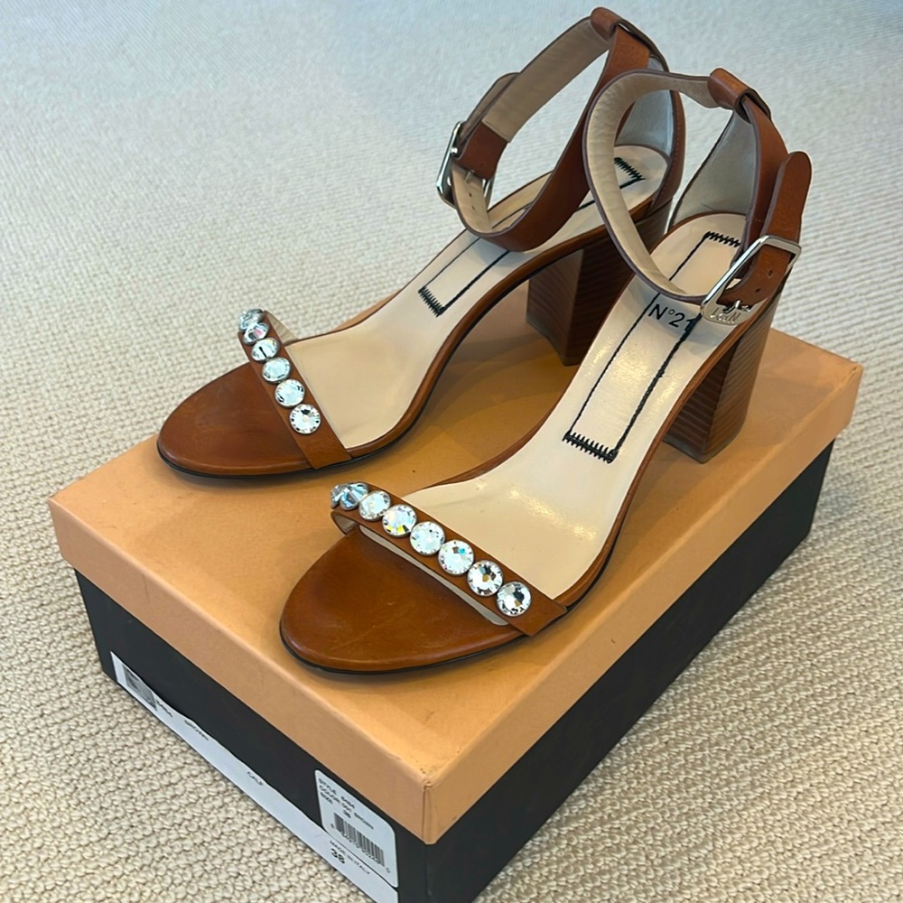 No 21 brown calf block heel with jewel toe strap, Size 38 (Italy) Size 8 US